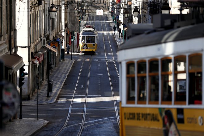 Portugalska mesta naj bi turistično začela utripati septembra, ko bodo morda odprli hotele. Foto Reuters