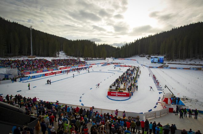 Podoba pokljuškega štadiona bo z novimi velikimi tribunami drugačna, kot je bila januarja, ko je bila tu nazadnje tekma za svetovni pokal. FOTO: Matej Družnik/Delo