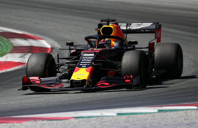 Moštvo Red Bull, ki ima v Nizozemcu Maxu Verstappnu enega najboljših voznikov v karavani formule 1, upa, da bo na domačih tleh v&nbsp;Spielberg Reu odprlo sezono. FOTO: Reuters