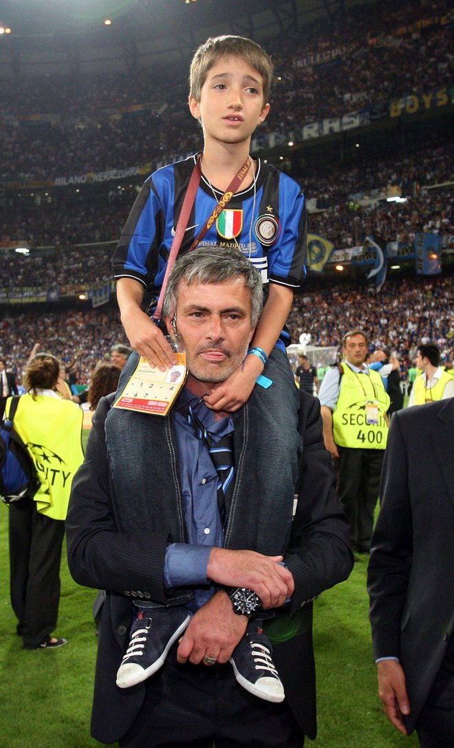 Mourinho se je veselil skupaj s svojim sinom. FOTO: Reuters