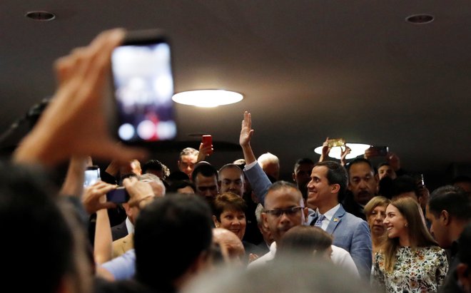 Večina držav Evropske unije je Juana Guadója priznala za začasnega predsednika Venezuele. FOTO: Manaure Quintero/Reuters
