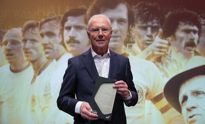 Franz Beckenbauer je bil z nemško reprezentanco svetovni prvak kot igralec (1974) in kot selektor (1990), v dresu Bayerna pa je bil trikrat evropski klubski prvak. FOTO: Reuters