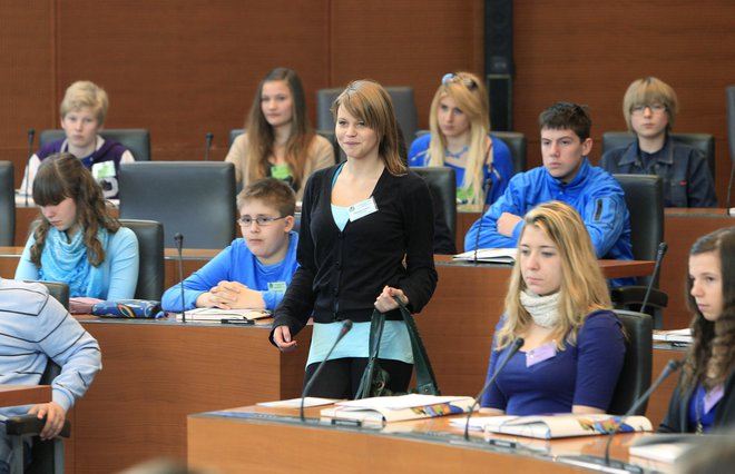 V okviru programa Otroški parlament so osnovnošolci letos spoznavali temo &raquo;Moja poklicna prihodnost&laquo;. Zaradi epidemije večina občinskih in regijskih parlamentov ni bila izvedena. FOTO: Leon Vidic/Delo