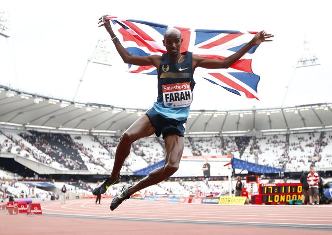 Zaradi nedovoljenih metod trenerja Alberta Salazarja se mora obtožb o jemanju needovoljenih sredstev vztrajno otepati tudi štirikratni olimpijski prvak Mo Farah. FOTO: Reuters