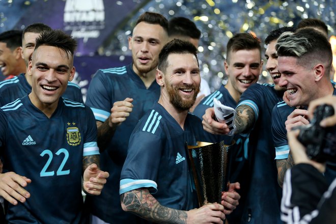 Lionel Messi (v sredini) in Lautaro Martinez (levo) sta&nbsp;nazadnje igrala skupaj lanskega novembra v majici argentinske reprezentance. FOTO: Reuters