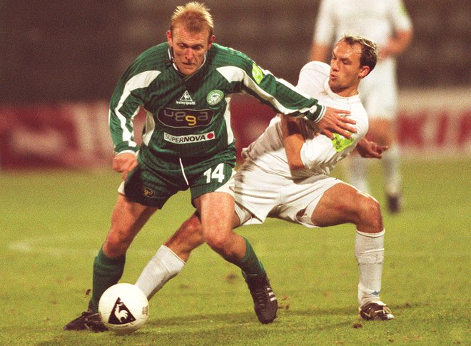 Robert Prosinečki (levo) je v sezoni 2002/03 branil barve ljubljanske Olimpje, slovenski pokal pa je njegova zadnja lovorika.<br />
FOTO: Dokumentacija Dela