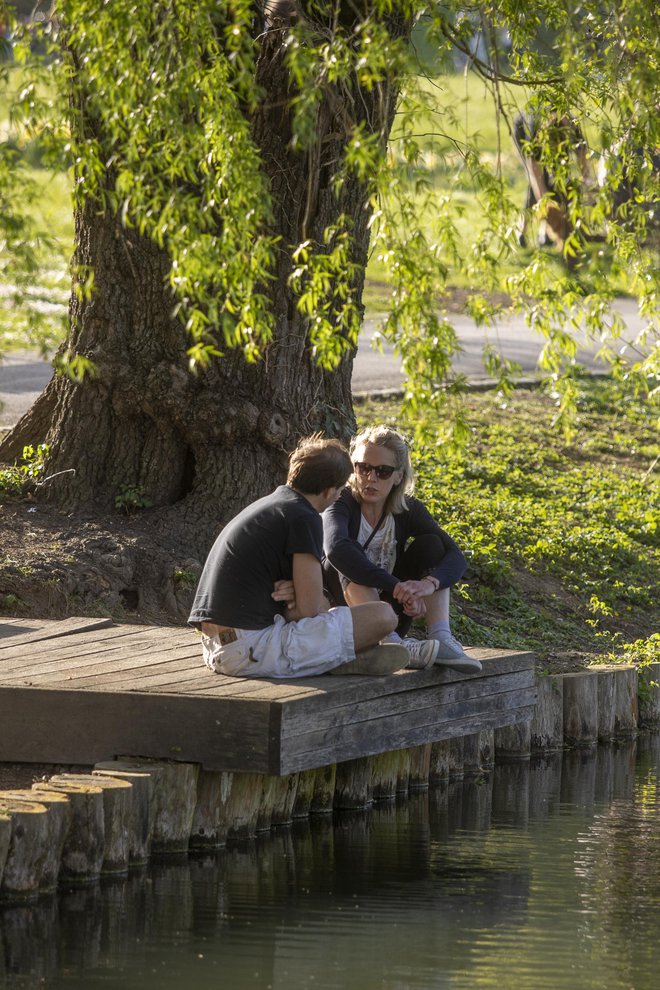 Na zdravstvenem inšpektoratu menijo, da je pri izvajanju vseh aktivnosti najpomembnejše upoštevanje samozaščitnih ukrepov. FOTO: Voranc Vogel/Delo