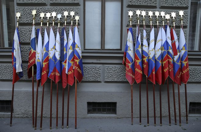 Mi smo kot vagon na stranskem tiru in 30 let čaka na vlak, ki prihaja, v resnici vlak odhaja. Foto Jože Suhadolnik