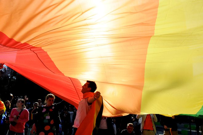 Parada ponosa je sinonim za boj proti nasilju, pravijo organizatorji prve tovrstne prireditve v BiH, ki vznemirja del javnosti. Foto: Reuters