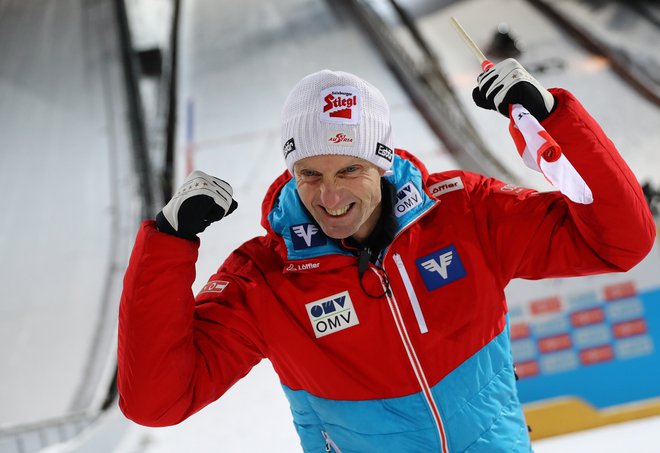 Po dveh sezonah pri ženskah se v moški svet smučarskih skokov vrača nekdanji prvi mož avstrisjek reprezentance Heinz Kuttin, ki bo v naslednji sezoni vodil Francoze. FOTO: Reuters