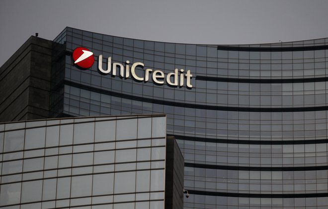 Unicredit ocenjuje, da bo BDP evrskega območja letos zdrsnil za 13 odstotkov, pri čemer bo padec posledica zastoja v prvem polletju ob okrevanju že v drugi polovici leta. FOTO: Blaž Samec/Delo