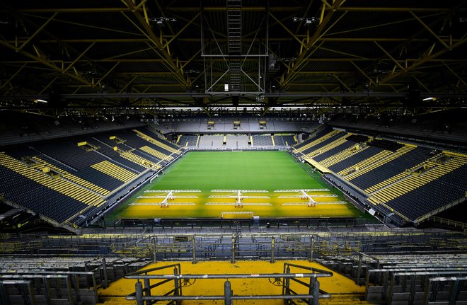 Tržna vrednost nogometašev bo drastično upadla tudi v primeru igranja tekem na praznih stadionih. FOTO: AFP