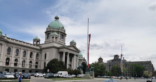 Poslanci v narodni skupščini v Beogradu so ukinili izredno stanje zaradi koronavirusa. Foto Milena Zupanič