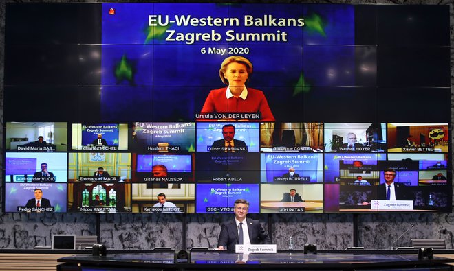 Predsednica evropske komisije Ursula von der Leyen je po vrhu EU in Zahodnega Balkana poudarila pomen svobode tiska kot temelja demokracije, DNK Unije in orodje v bitki proti dezinformacijam. FOTO: AFP