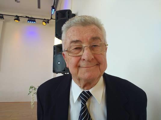 Dr. Jože Gričar<br />
zaslužni profesor Univerze v Mariboru<br />
Če bomo enakovredno vključeni v e-storitve, e-zdravje, e-življenje, bo vsem bolje. Sodelovati moramo, kajti v skupnost starejših prehajamo vsi. Foto:Silva Čeh