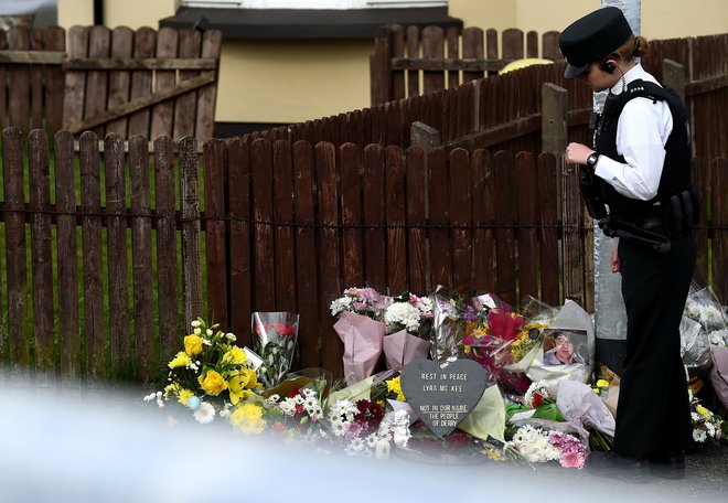 Umor novinarke je pretresel lokalno skupnost v Londonderryju, obsodile so ga tudi največje politične stranke. FOTO: Reuters