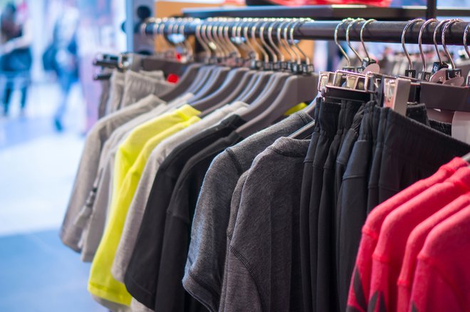 Poznan tudi po imenu podjetja Lycra, je elastan tisti, ki oblačilom daje raztegljivost, prožnost.&nbsp;FOTO: Shutterstock