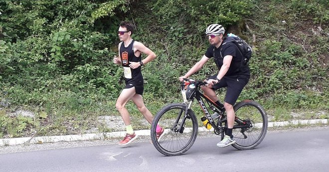 Del poti ga je spremljal tudi oče Boštjan. FOTO: Medved