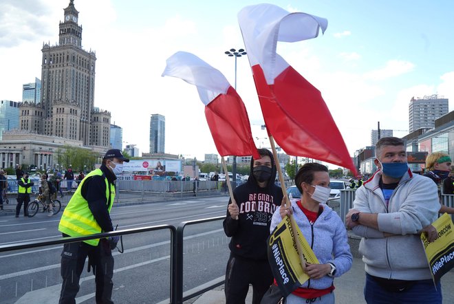 Pred dnevi so tudi na Poljskem protestirali in od vlade zahtevali več pomoči gospodarstvu. FOTO:&nbsp;Janek Skarzynski AFP