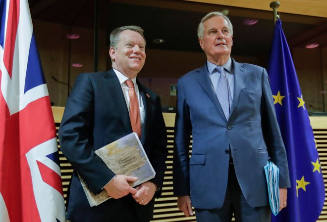 Glavni britanski pogajalec David Frost in njegov francoski kolega Michel Barnier si tokrat ne bosta mogla seči v roke, saj tretji krog pogajanj poteka prek videopovezave. Foto AFP