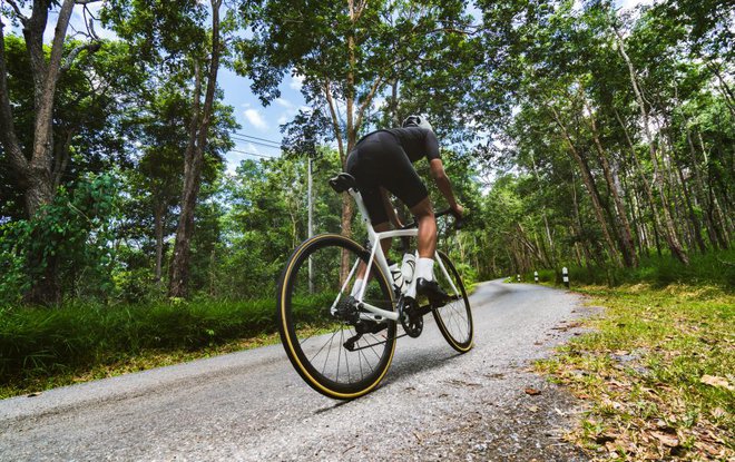 Še vedno imate dovolj časa, da se pripravite za osvojitev svojega klanca, kjer koli že raste, le počasi in po pameti vozite.&nbsp;FOTO: Shutterstock