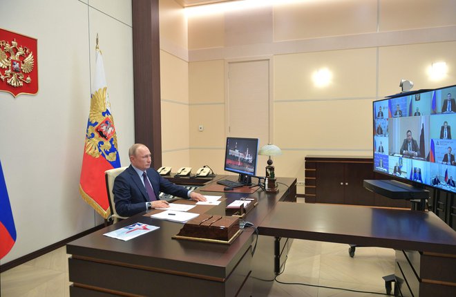 Ruski predsednik Vladimir Putin je napovedal omilitev ukrepov in obljubil ogromne stimulacije za obnovo gospodarstva in zmanjšanje brezposelnosti. Foto: Afp