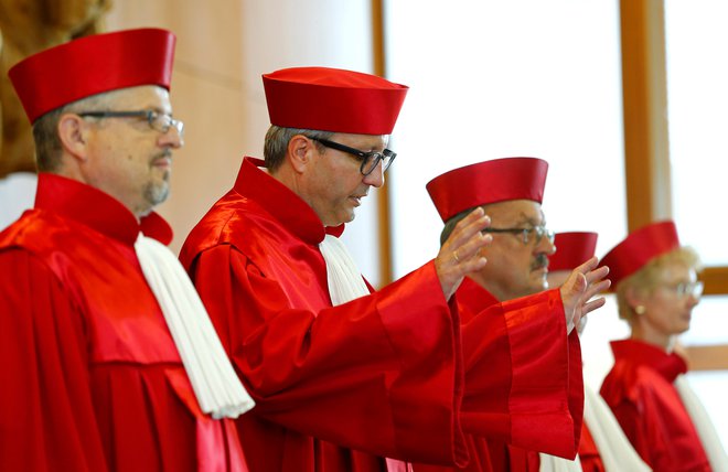 V Nemčiji še ni bilo jasnega odgovora, kdo ima zadnjo besedo v odnosih med zveznim ustavnim sodiščem in Sodiščem EU.FOTO: Reuters