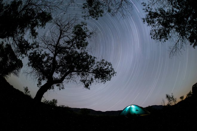 Raziskovanje vesolja in človeška družba sta vsaka zase zapletena. In med sabo prepletena. FOTO: Shamil Zhumatov/Reuters