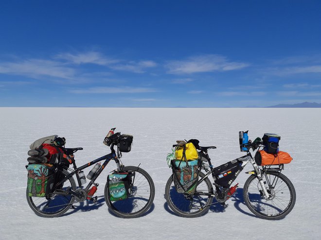 Slovita slana puščava v Boliviji, Salar de Uyuni, je bila za kolesi težka preizkušnja. FOTO: osebni arhiv