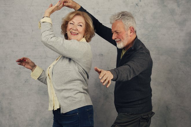 Ples je ena bolj učinkovitih vadb upočasnjevanja staranja, saj dokazano zmanjšuje tveganje za demenco. FOTO: Shutterstock