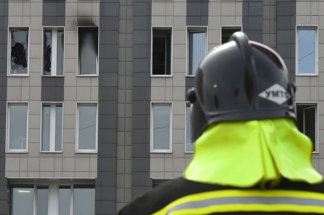 Kot možen vzrok izbruha ognja v bolnišnici navajajo kratek stik. FOTO: Olga Maltseva/AFP