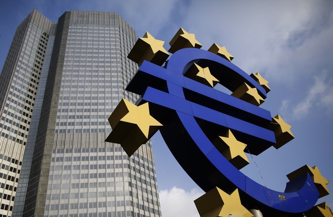 Odločitev ECB, da na sekundarnem trgu kupuje državne obveznice, je jabolko spora od samega začetka dolžniške krize. FOTO: Reuters