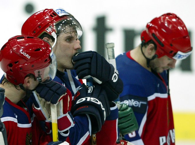 Hokejisti ruske reprezentance so največje razočaranje doživeli prav na domačem ledu, leta 2000 na svetovnem prvenstvu v St. Peterburgu. FOTO: Reuters