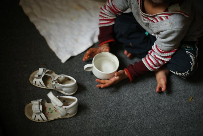 V prihodnjih šestih mesecih bi v državah v razvoju vsak dan lahko umrlo po 6000 otrok več kot sicer, opozarja Unicef. Foto Jure Eržen