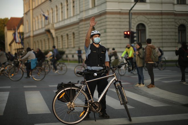 Klub slovenskih biciklistov Ljubljana ni bil ustanovljen le zaradi posebne ljubezni do kolesarstva. FOTO: Jure Eržen