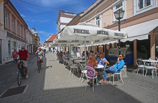 Maribor je prvi med slovenskimi mesti stopil na pot uvajanja pametnih rešitev na področjih energetike, komunale, infrastrukture ter trajnostne mobilnosti. FOTO Tadej Regent/Delo