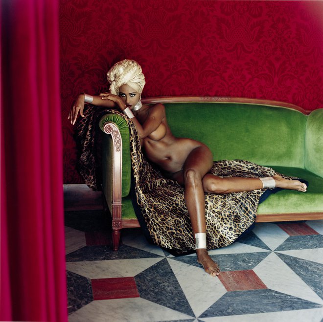 Helmut Newton, Iman, hotel Negresco v Nici, ameriški Vogue, 1989 Foto © Helmut Newton Estate