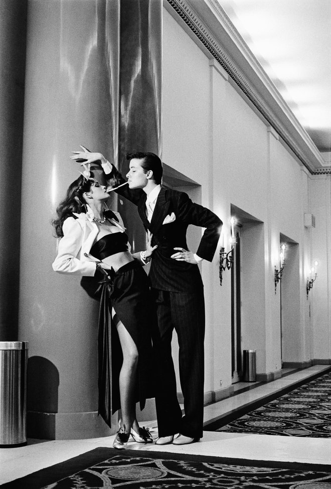 Helmut Newton, Yves Saint Laurent, francoski Vogue, Paris, 1979 &nbsp;&nbsp;&nbsp;&nbsp;&nbsp;&nbsp; &nbsp;&nbsp;&nbsp;&nbsp;&nbsp;&nbsp; Foto &copy; Helmut Newton Estate