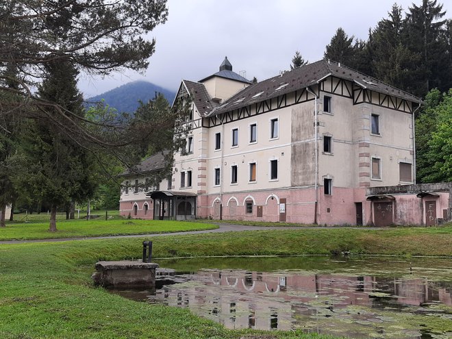 Hotel Rimski vrelec je zaprt že skoraj dvajset let. FOTO: Mateja Kotnik