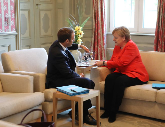 Merklova in Macron podpirata načrte evropske komisije in avstrijskega predsedovanja svetu EU za okrepljeno varovanje zunanjih meja. FOTO: AFP