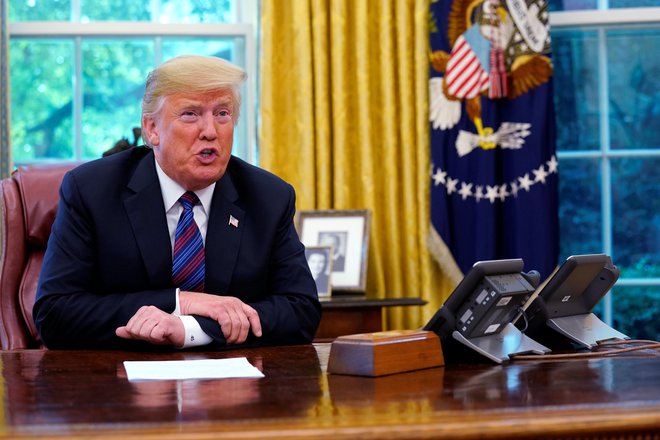&raquo;To je velik dan za trgovino. Gre za res dober dogovor za obe državi,&laquo; je prepričan Trump. FOTO: Reuters/Kevin Lamarque