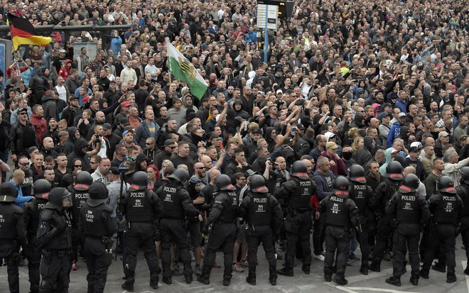 Nemška vlada je že obsodila dogajanje. FOTO: Jens Meyer/AP