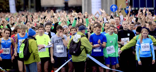 Po podatkih Eurobarometra se vsaj enkrat na teden športno udejstvuje dobra polovica Slovencev. Bo štartala tudi druga polovica? FOTO: Roman Šipić/Delo