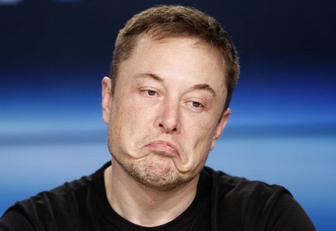 Vlagatelji so se velikih nihanja tečaja delnic Tesle, ki jo vodi Elon Musk letos že navadili. Foto Joe Skipper Reuters
