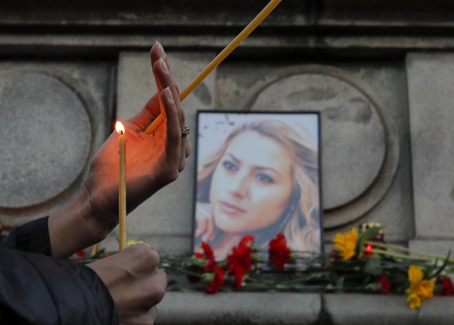 Marinova, ki naj bi pred umorom poročala o preiskavi domnevne korupcije pri porabi sredstev EU, je bila brutalno umorjena in posiljena. FOTO: Vadim Ghirda/AP