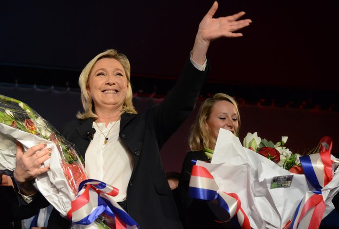 Francozinji skrajno desne ideologije Marine Le Pen (levo) in Marion Maréchal-Le Pen. Foto Reuters