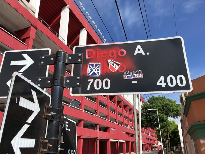 Navijači Independienteja nikakor ne marajo sosedskega idola Diega Milita. FOTO: Aljaž Vrabec