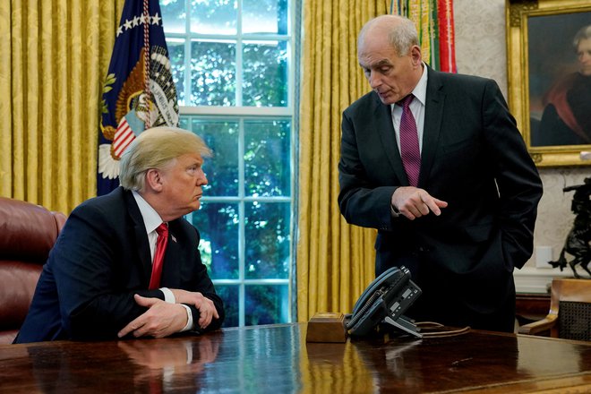 Donald Trump in John Kelly, ko sta še govorila. FOTO: Jonathan Ernst Reuters