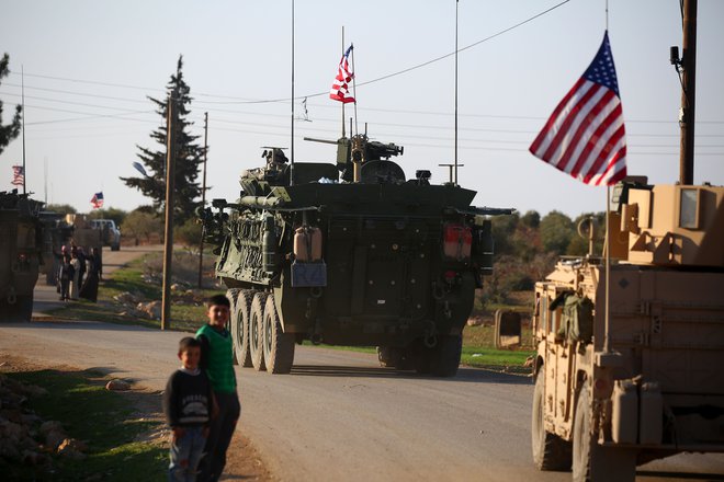Po poročanju televizije CNN se Združene države Amerike pripravljajo na hiter in popoln umik iz Sirije. FOTO: Delil Souleiman/Afp