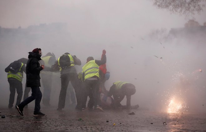 Gibanje rumenih jopičev že od novembra kaže svoj, enkrat bolj in potem spet manj, jezni obraz. FOTO: Christian Hartmann/Reuters